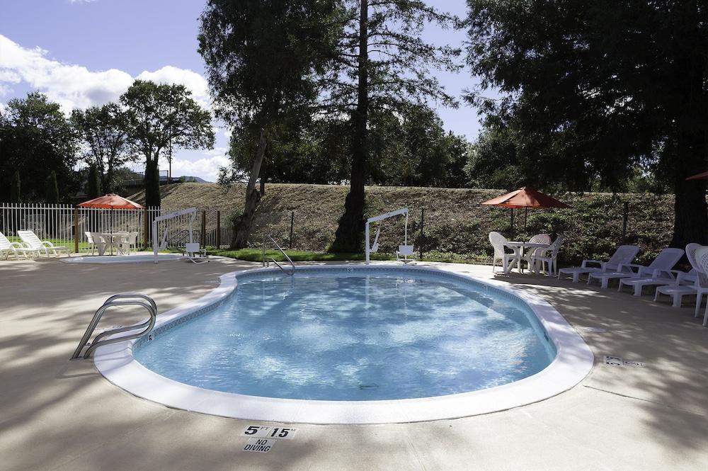 Super 8 Ukiah By Wyndham Eksteriør bilde